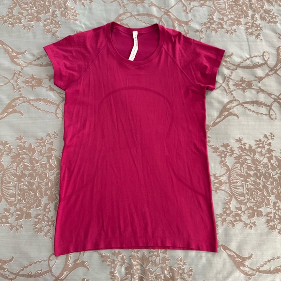 Lululemon Swiftly Tech Short Sleeve Tee Shirt Magenta Women Size 12 - Picture 1 of 7